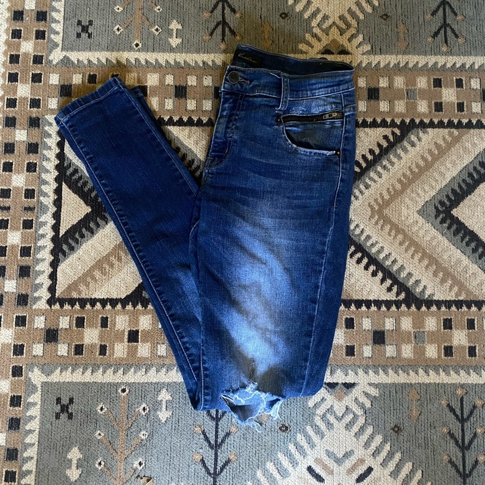 KanCan distressed knee skinny